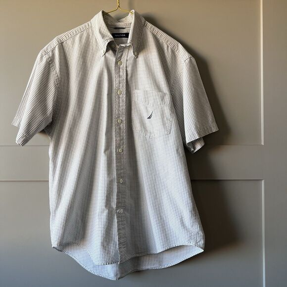 Nautica Shirt Medium White Gray Check Wrinkle Resistant Short Sleeve Button Down - Picture 1 of 11